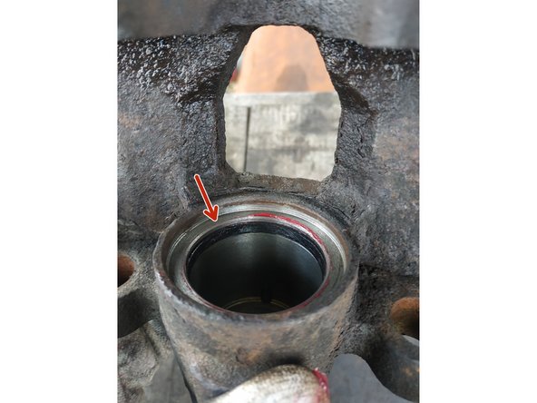 mettre le joint à l'intérieur de la gorge sans le vriller et le graisser