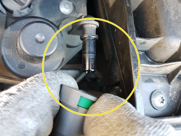 Appuyer sur la bague verte pour sortir le connecteur