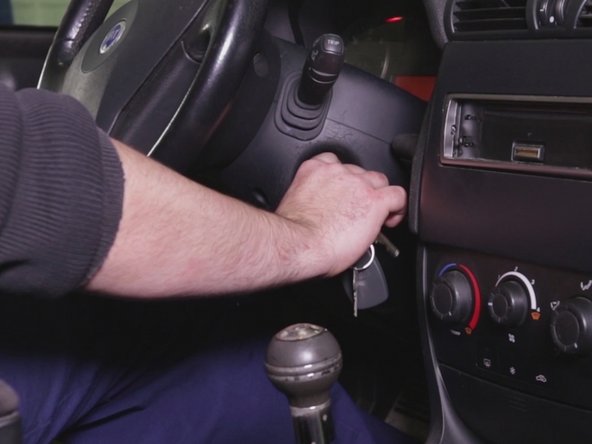 Avant de démarrer actionner plusieurs le contact