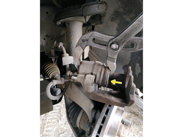 Si ce n'est pas le cas, retirer les colonnettes, les nettoyer au diluant et les graisser à l'aide d'une graisse base silicone.