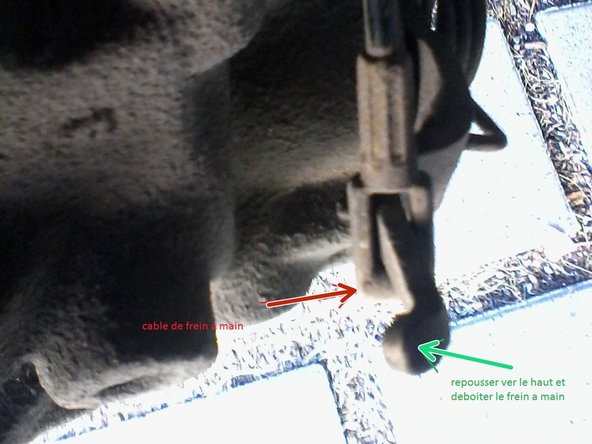 Degager l'etrier en faisant levier avec un tournevis sur son support