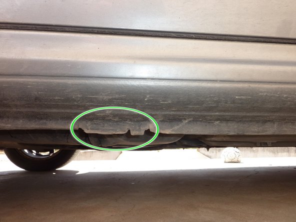 Repérer le point de levage (repère vert).