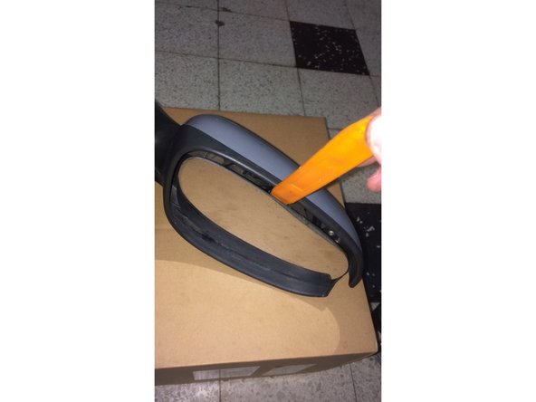 J'utilise de nouveau le levier en plastique afin de ne pas abimer la glace qui est en bon état