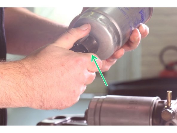 Insérer le joint sur le capteur d'eau