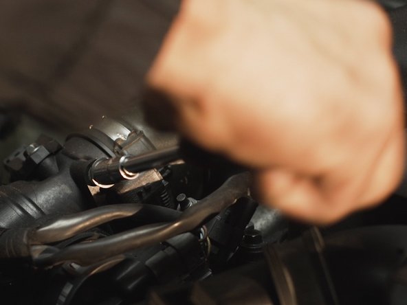 
Tighten the sensor retaining screw with the 8 socket
