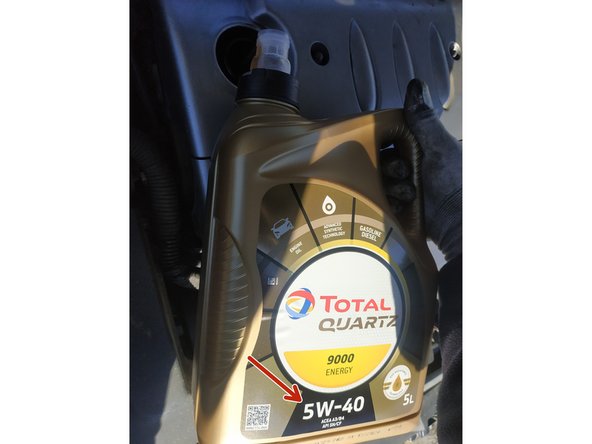 Si vous avez utilisé des rampes de levage ou des chandelles, il va falloir absolument les retirer. Le niveau d'huile se fait impérativement sur sol plat.