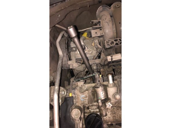 Serrez les premiers tours à la main afin de ne pas endommagé le filetage puis finaliser à la clé dynamométrique au couple préconisé