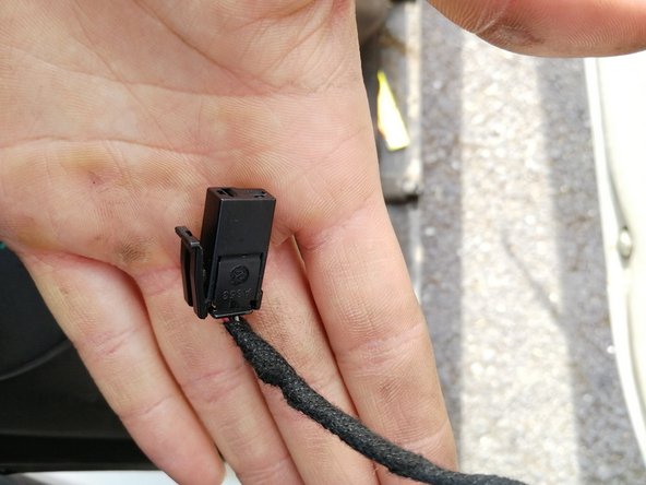 Découpez ou décollez l'isolant comme encadré en rouge, inutile de tout enlever.