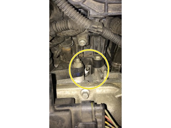 Déboiter le faisceau au niveau de la bobine et de la bougie