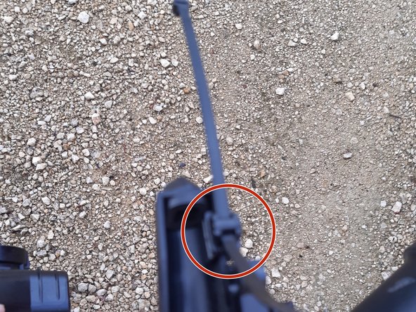 Remplacer le collier du capteur du tuyau du turbo-compresseur en l'insérant dans son logement