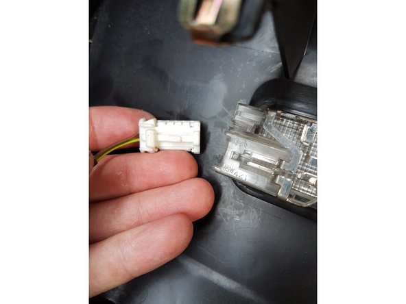 Appuyer sur le connecteur pour le sortir