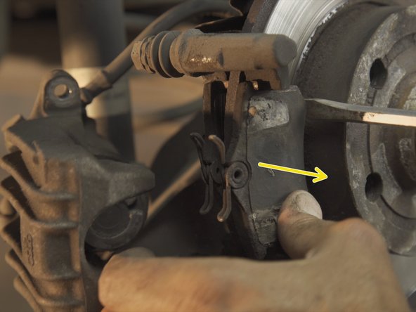 Tirer les plaquettes vers l'extérieur de la chape pour les déposer