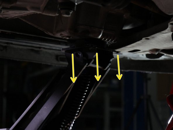 Redescendre doucement le moteur à l'aide du cric