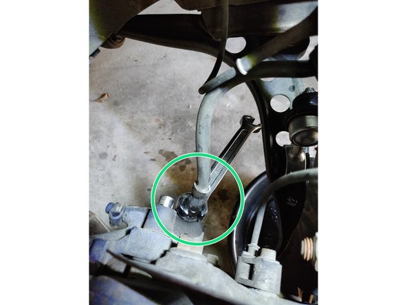 Utiliser une clef à tuyauter !