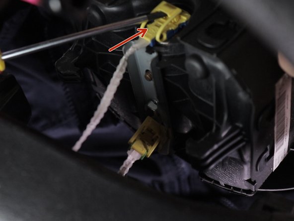 Retourner l'air bag pour accéder à celui d'en bas puis répéter la même opération