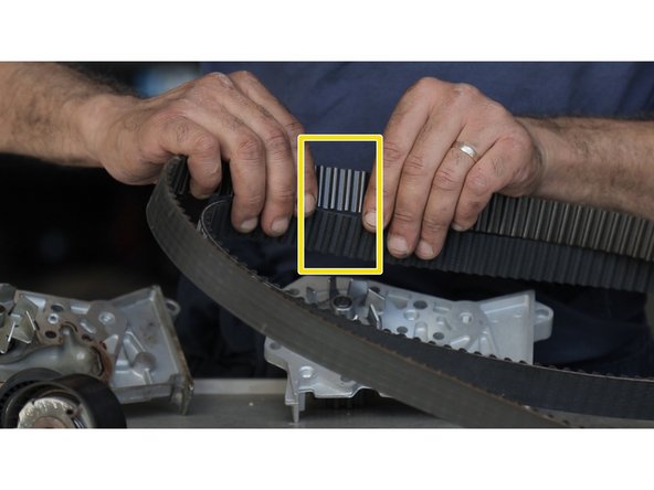 Comparer les dimensions entre  les nouvelles pièces et les anciennes pièces (la taille de la courroie de distribution ainsi que le nombre de dents, la pompe à eau)