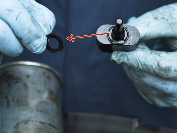 Retirer avec un tournevis plat le joint sur le capteur
