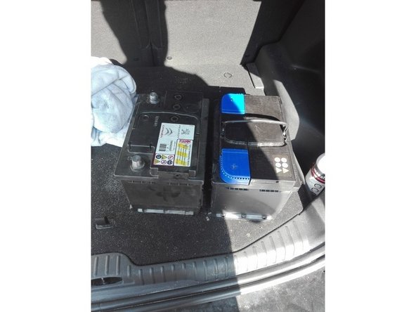 Comparer les dimensions et les caractéristiques techniques des deux batteries.