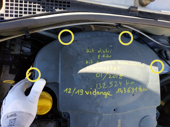 clipser les 4 agrafes