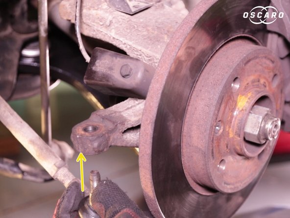 Replacer la rotule de direction sur la fusée