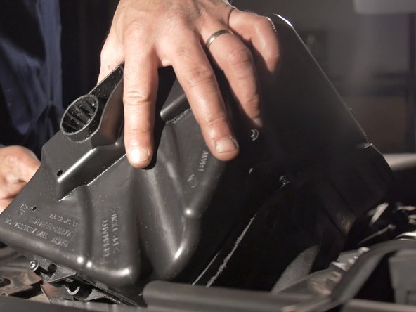 Revisser les 5 vis de la boite à l'aide du tournevis Torx T20