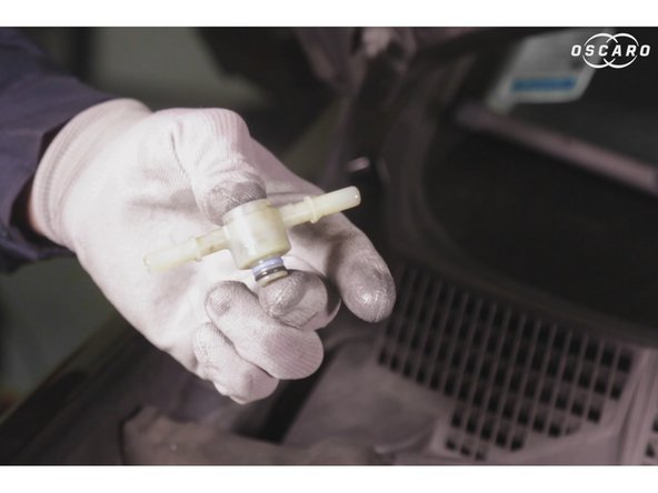 Insérer le nouveau filtre dans son logement.