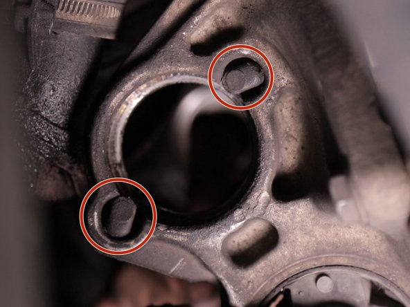 Assurez vous de la bonne position des brides avant d'enfiler le cardan