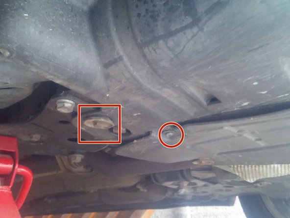 Avec des cercle rouge des vis à démonter avec un tournevis cruciforme