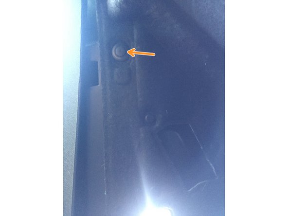 Reconnecter la fiche de la lampe de pied.