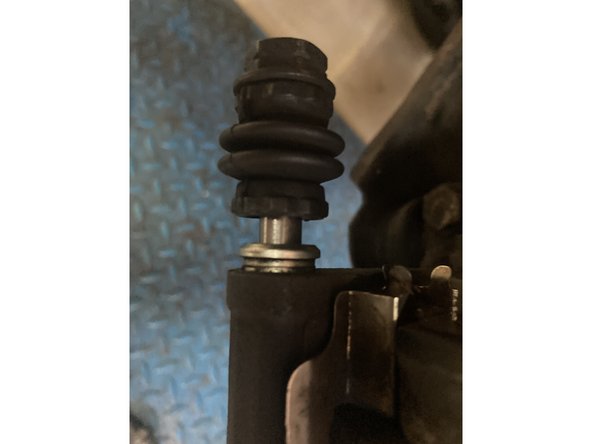 Une fois le piston et les  joints en place on va re mettre les coulisseau en le graissant un peu