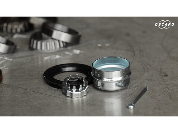 Comparez les anciennes et les pièces neuves pour vous assurez que celles-ci correspondent