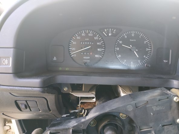 S'assurer que tout fonctionne avant de continuer : feux de position, croisement, route, clignotants.