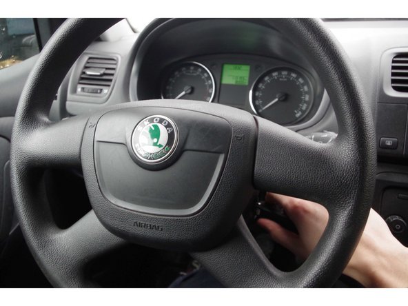 Il faut maintenant remplir le filtre à gasoil.