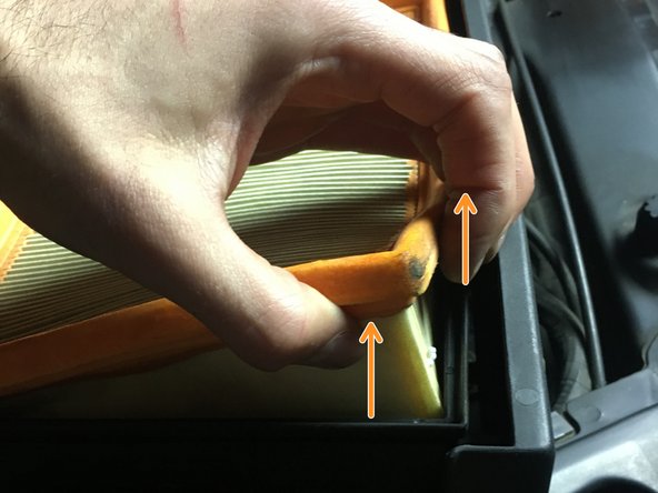 Tirer sur les bords du filtre pour le retirer du tiroir