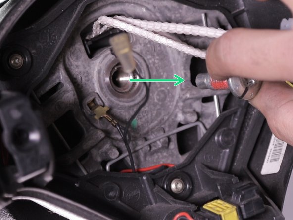 Retirer la vis centrale