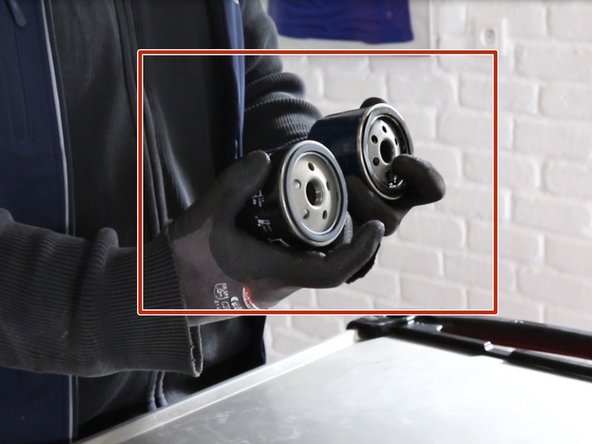 Comparer l'ancien et le nouveau filtre à  huile (la hauteur, largeur et longueur)