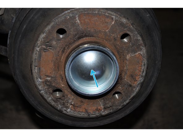 Reposer le capuchon à l'aide d'un maillet