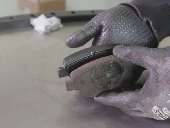 Comparer vos anciennes et nouvelles plaquettes de frein(longueur,largeur)