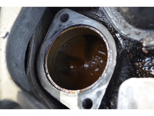 Retirez le thermostat et nettoyez la portée du thermostat.