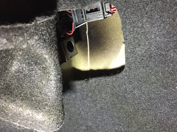 Fixer le feux à l'aide de la vis