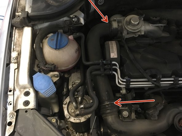 Retirer la durite d'air en retirant les deux clips