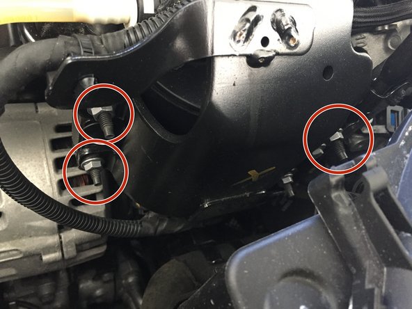 Dévisser les 3 vis de 10