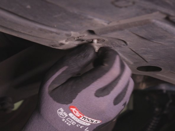 Replacer-là et serrer les vis