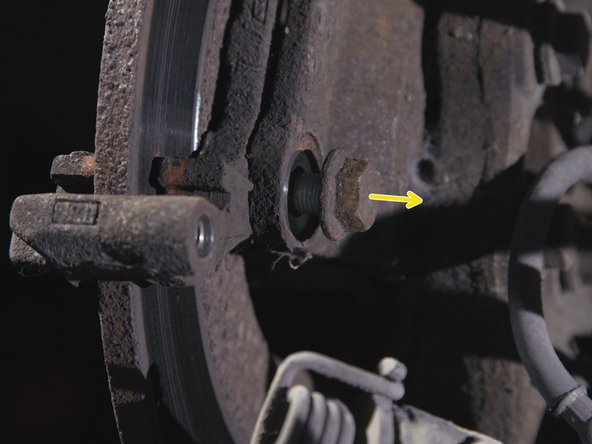 Retirer les deux vis de la chape