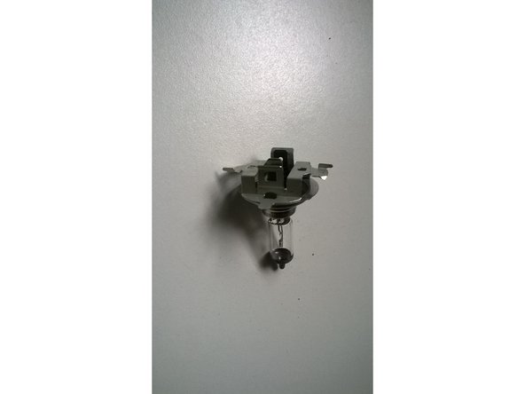 Déposer l'ensemble ressort et ampoule.