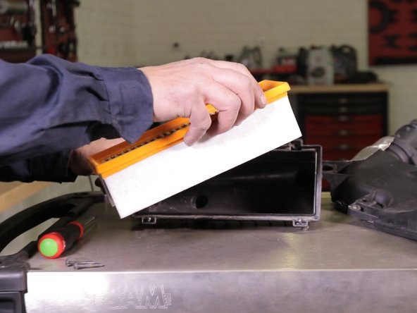 Retirer le filtre à air de la boite à air
