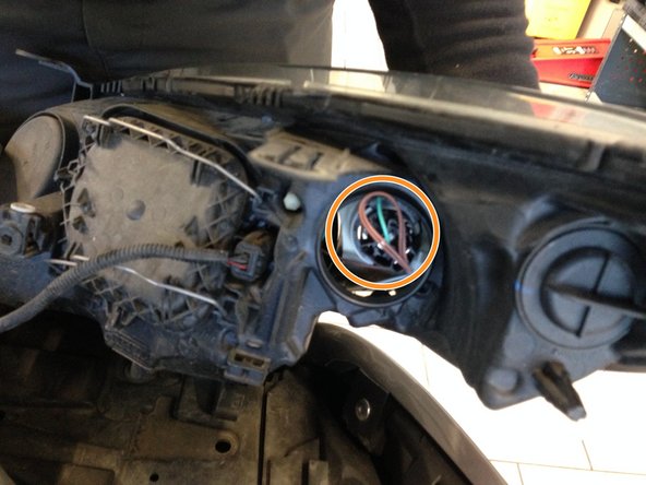 Deviser le support de l'ampoule en faisant 1/4