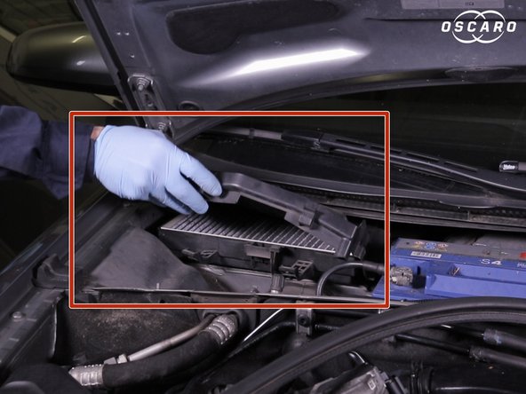 Repositionner le couvercle de la boite à air