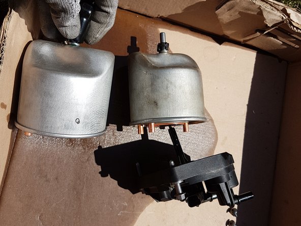 Comparer l'ancien et le nouveau filtre à carburant