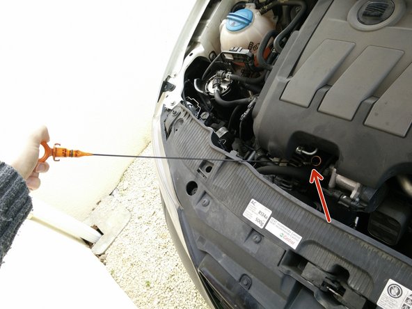 
The oil level should be between the maximum and minimum
